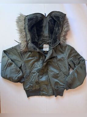 Alpha Industries Men’s Olive Hooded Air Crew Jacket with Faux Fur Trim SZ M EUC